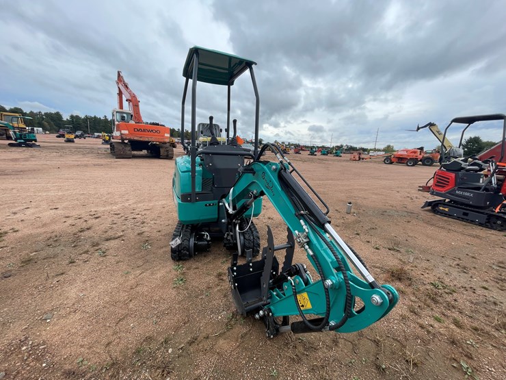 #1797-•-agt-qk16r-mini-excavator-image-2