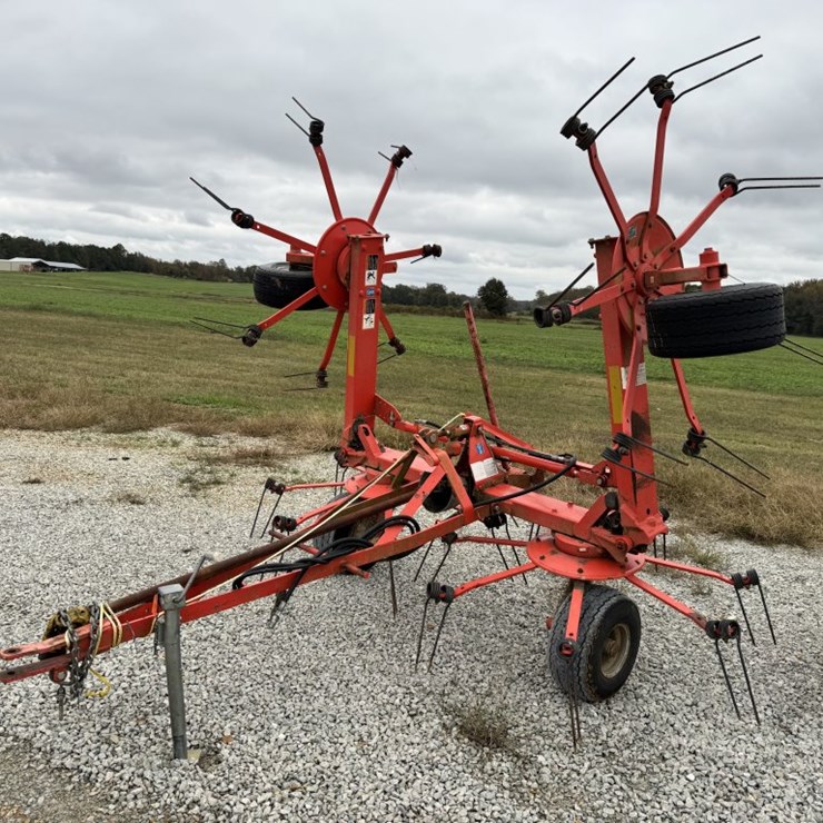 #13055 • Kuhn 5202 Hay Tedder 4 Basket