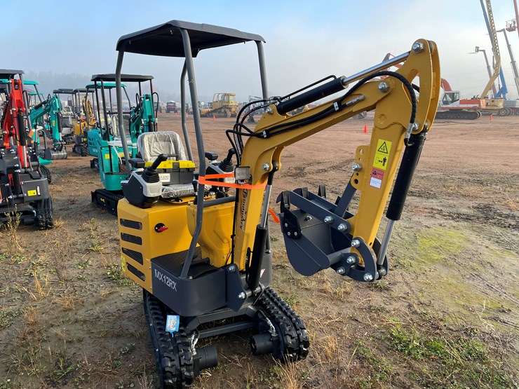 #1691-•-agt-mx12rx-mini-excavator-image-3