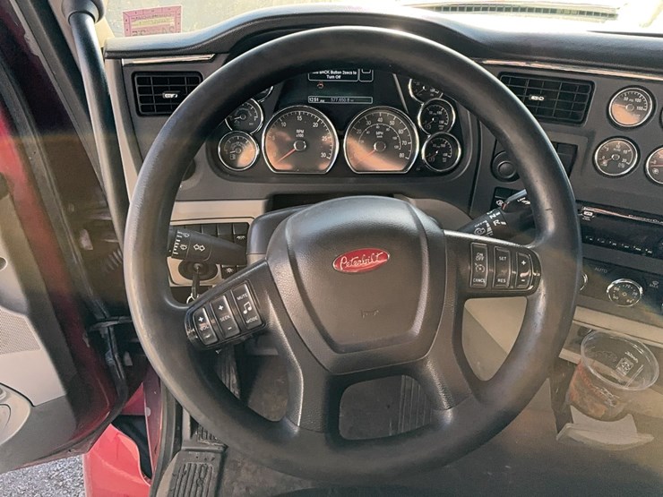 2020-peterbilt-579-image-15