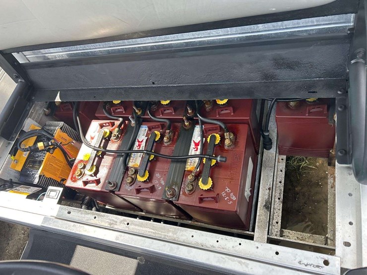 2021-club-car-carryall-500-electric-utility-cart-image-7