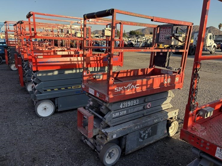 2013-skyjack-sjiii3219-image-4