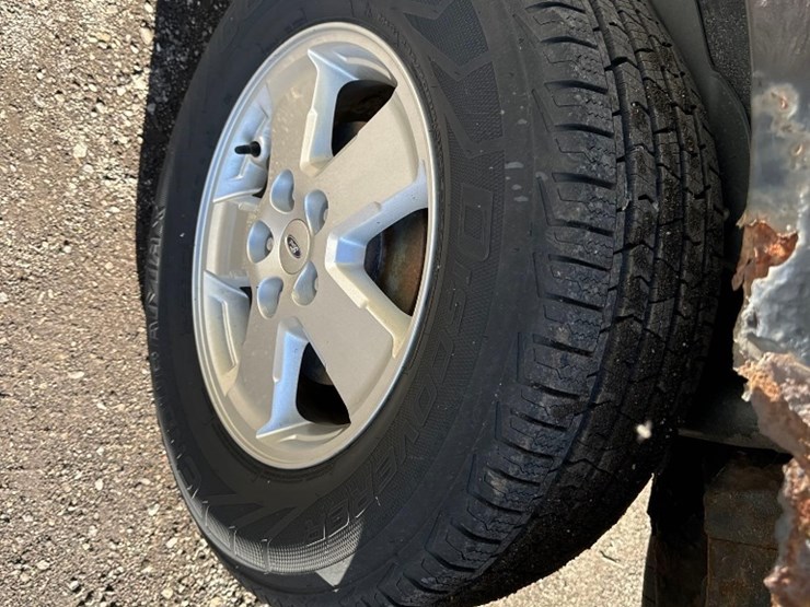 2011-ford-escape-xlt-image-2