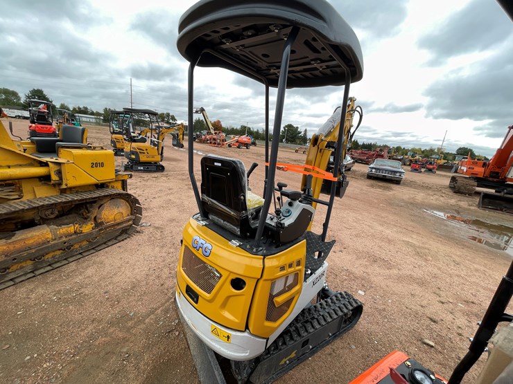 #1788-•-agt-xz20r-mini-excavator-image-5