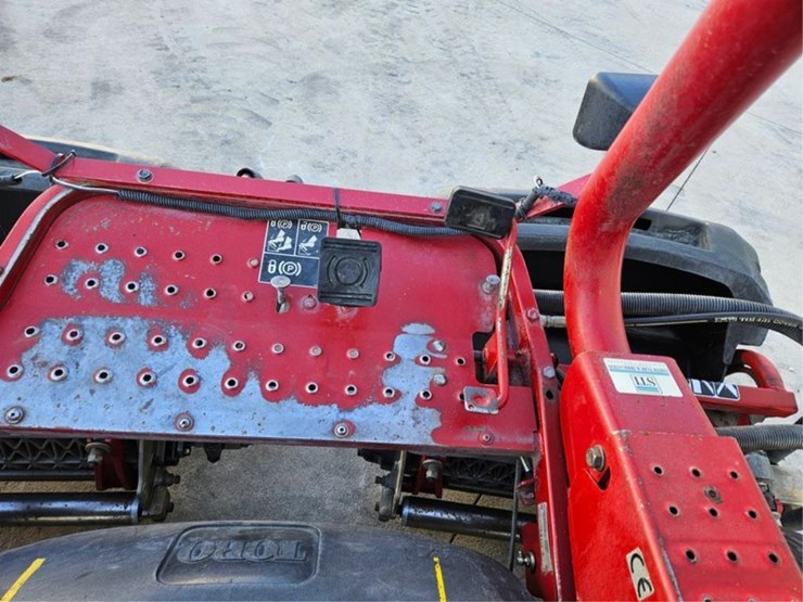 #2530-•-toro-3150-greensmaster-greens-mower-image-19