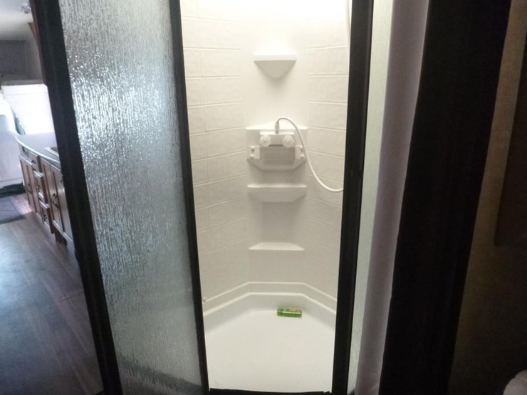 2014-ford-e450-image-37