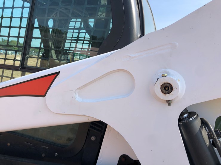 2014-bobcat-s650-image-20