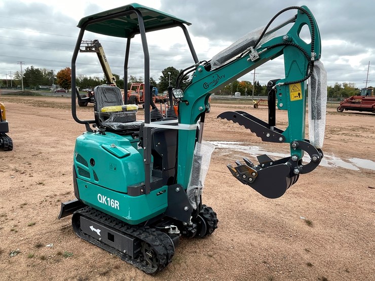 #1790-•-agt-qk16r-mini-excavator-image-3