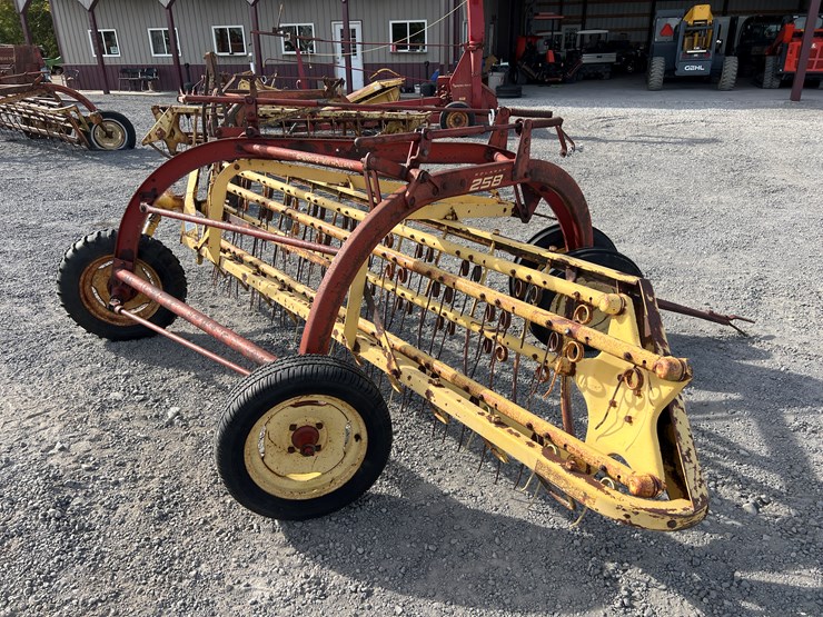 new-holland-258-image-7