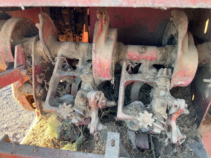 new-holland-276-image-8