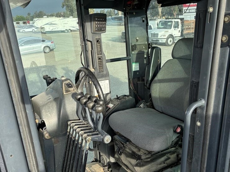 2008-deere-772d-image-22