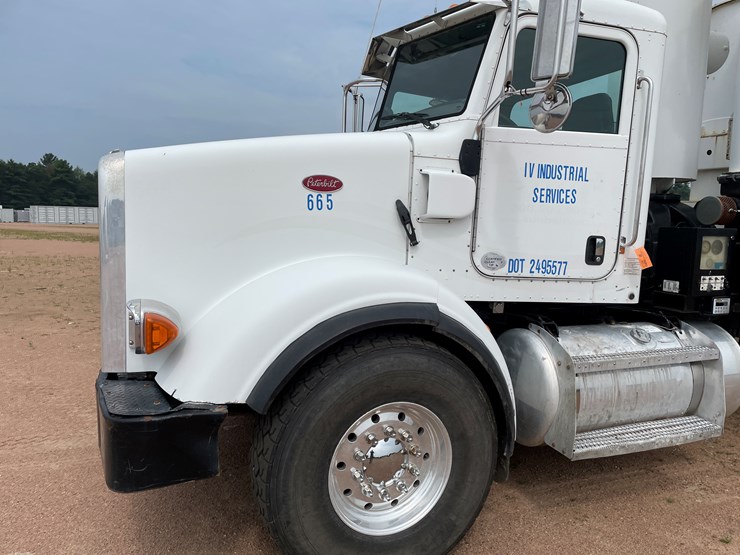 2011-peterbilt-365-image-17