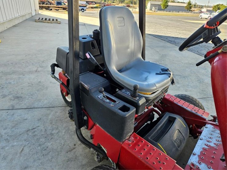 #2530-•-toro-3150-greensmaster-greens-mower-image-21