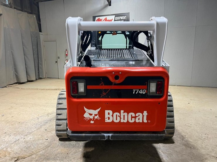 2023-bobcat-t740-image-4