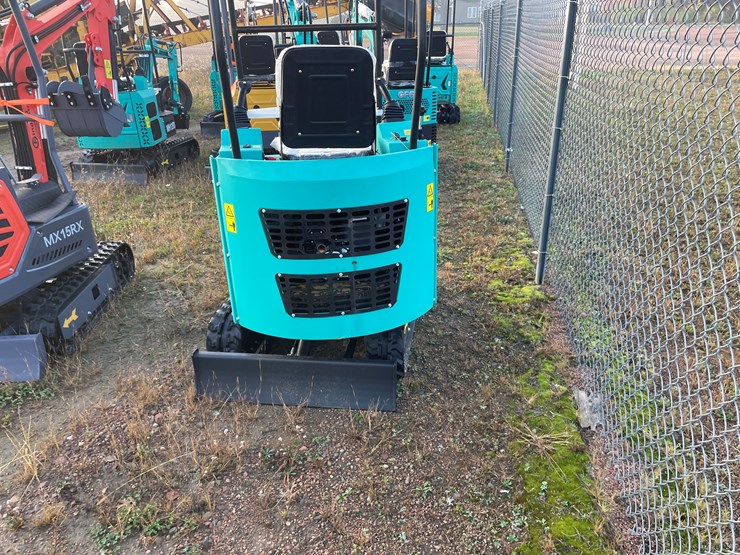 #1693-•-agt-h15r-mini-excavator-image-8