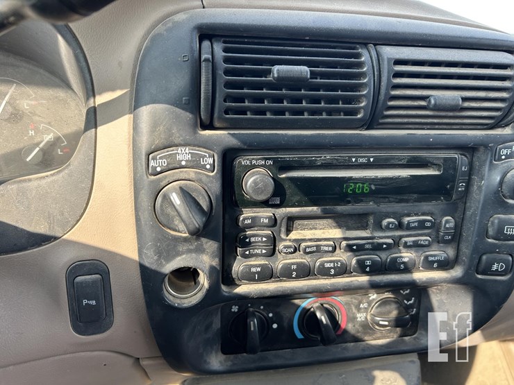 2001-ford-explorer-xlt-image-25