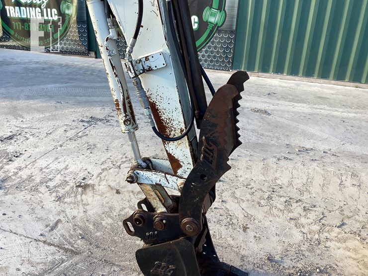 2016-takeuchi-tb240-image-10