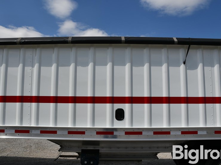 2020-neville-trailer-image-15