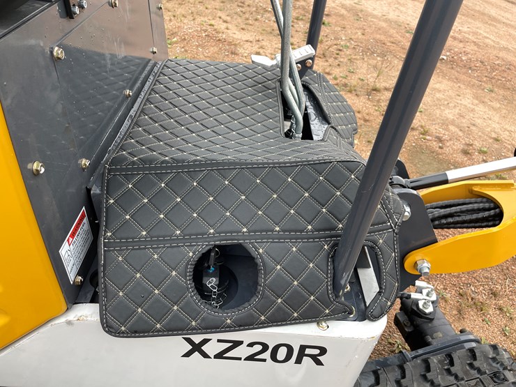 #1791-•-agt-xz20r-mini-excavator-image-26