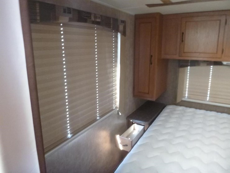 2014-ford-e450-image-38