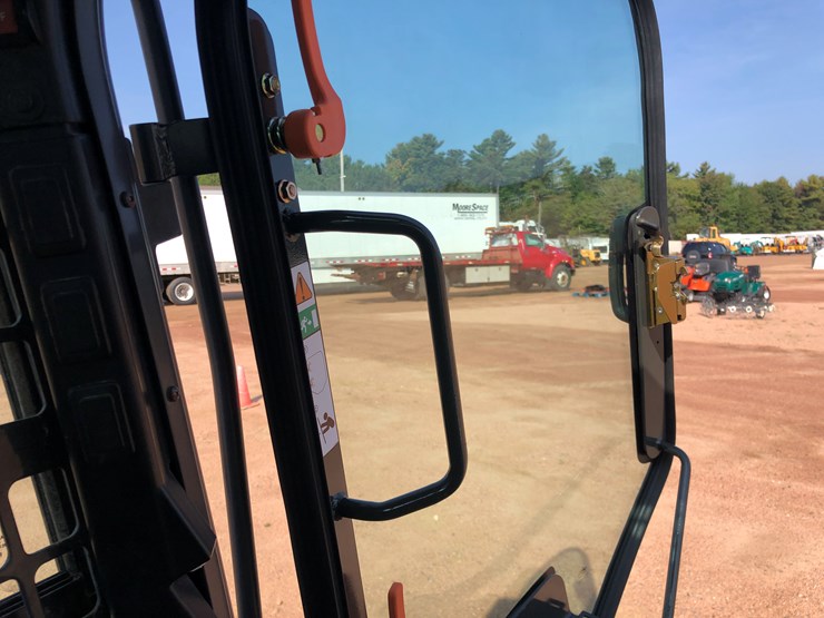 2014-bobcat-s650-image-69