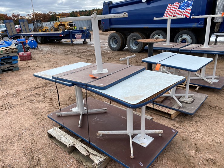 #3389-•-(4)-tables-image-1