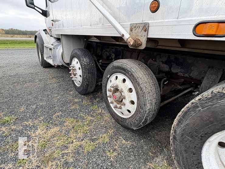 2015-peterbilt-567-image-20