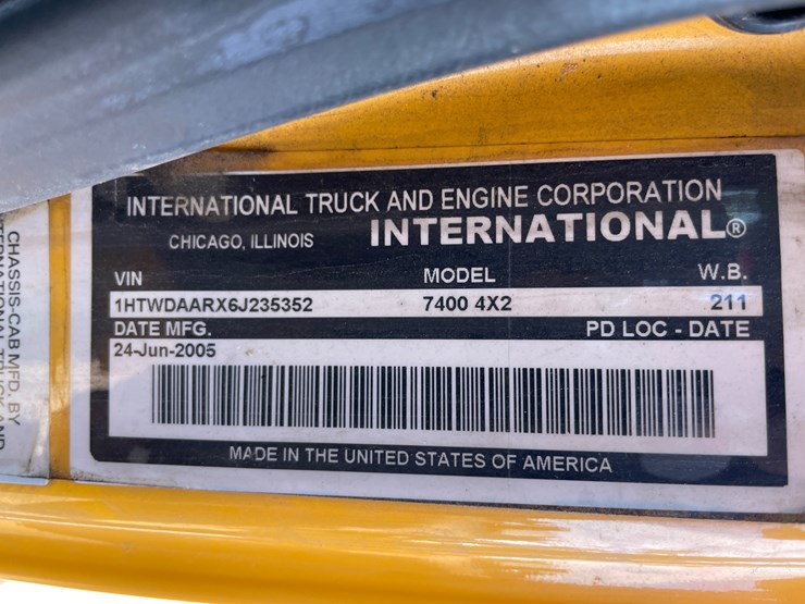 2006-international-7400-image-45