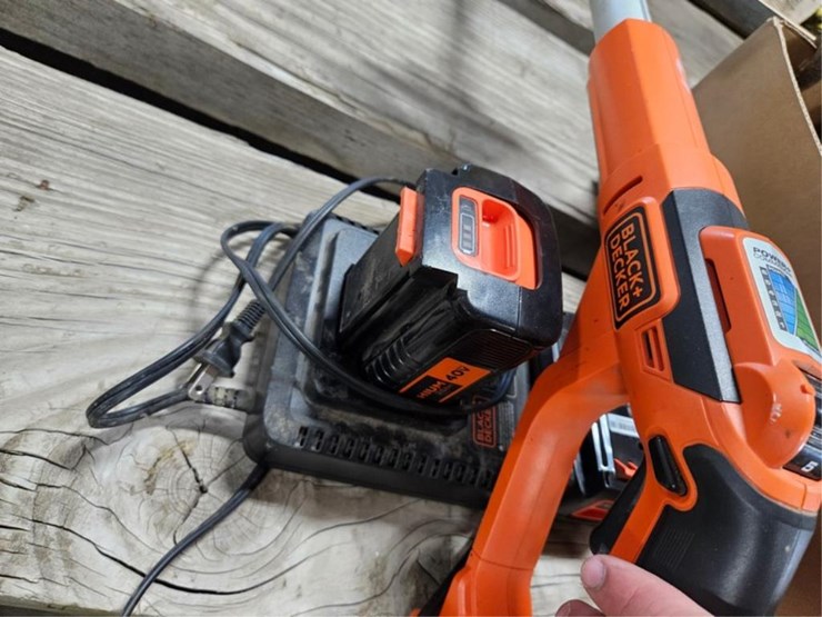 #2476-•-black-&-decker-40-volt-string-trimmer-image-7