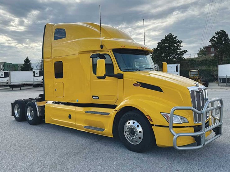 2023-peterbilt-579-image-1