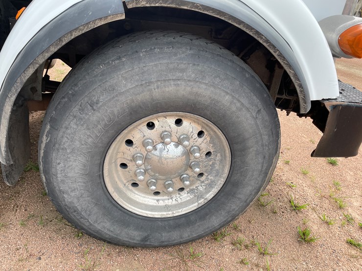 2011-peterbilt-365-image-56