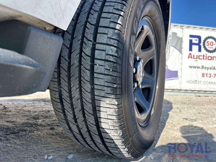 2018-chevrolet-tahoe-image-26