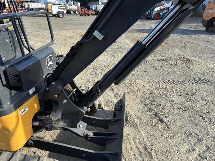 2022-deere-17g-image-12