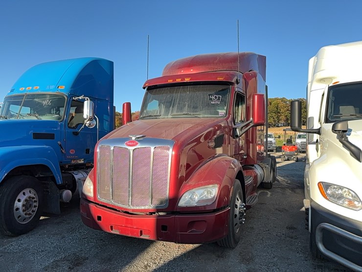 2020-peterbilt-579-image-1