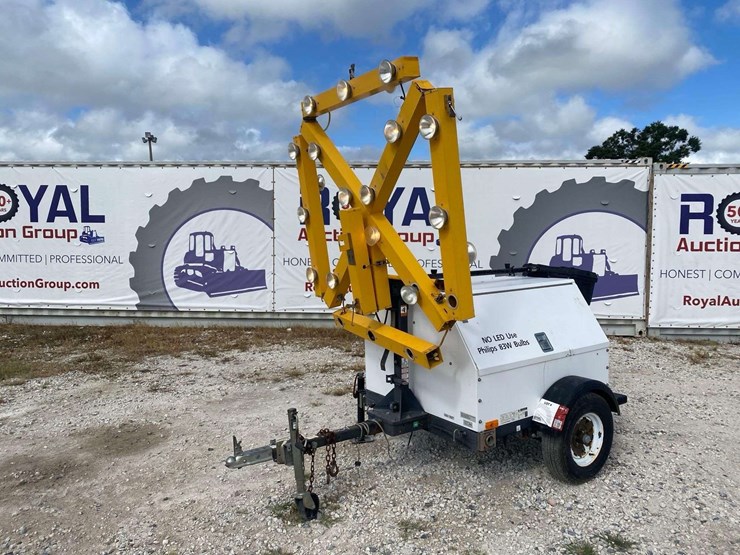 2013-magnum-power-mlg08-towable-runway-closure-marker-light-tower-image-1