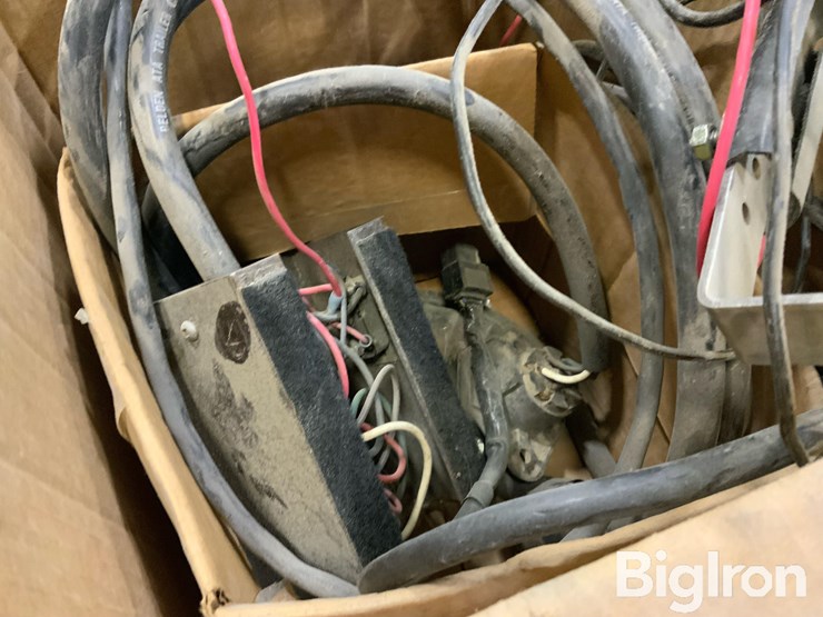 new-holland-phiber-ac3105-bale-accumulator-w/monitor-image-18