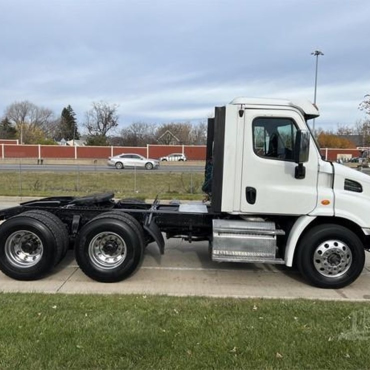 2017 FREIGHTLINER CASCADIA 113
