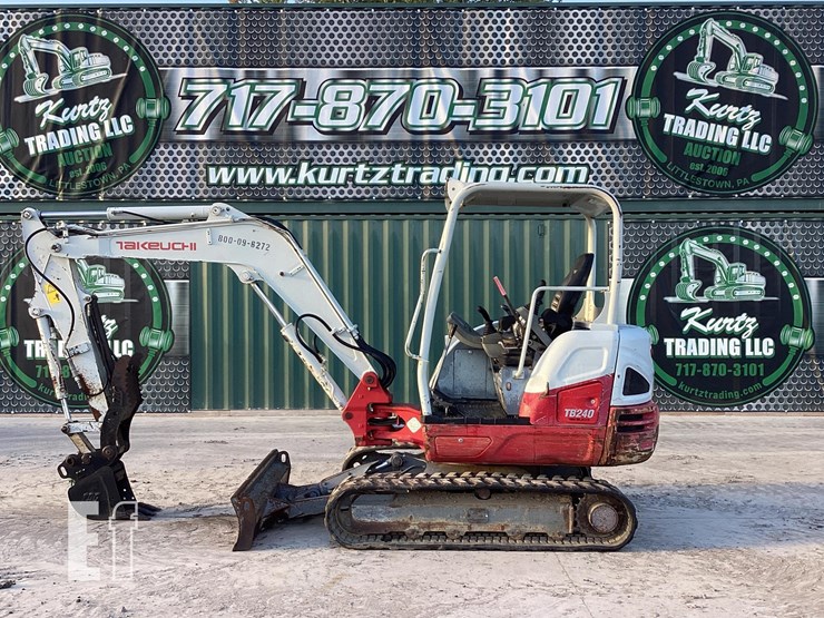 2016-takeuchi-tb240-image-1