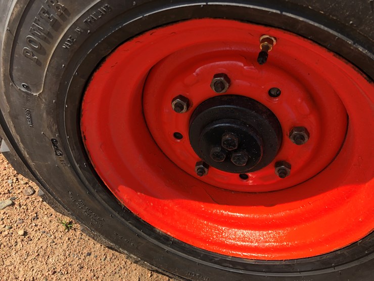 2014-bobcat-s650-image-36