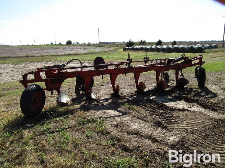 case-6x16-semi-mounted-plow-image-5