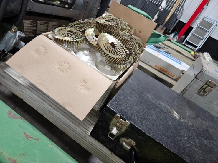 #2457-•-roofing-nail-gun-&-assorted-nails-image-11