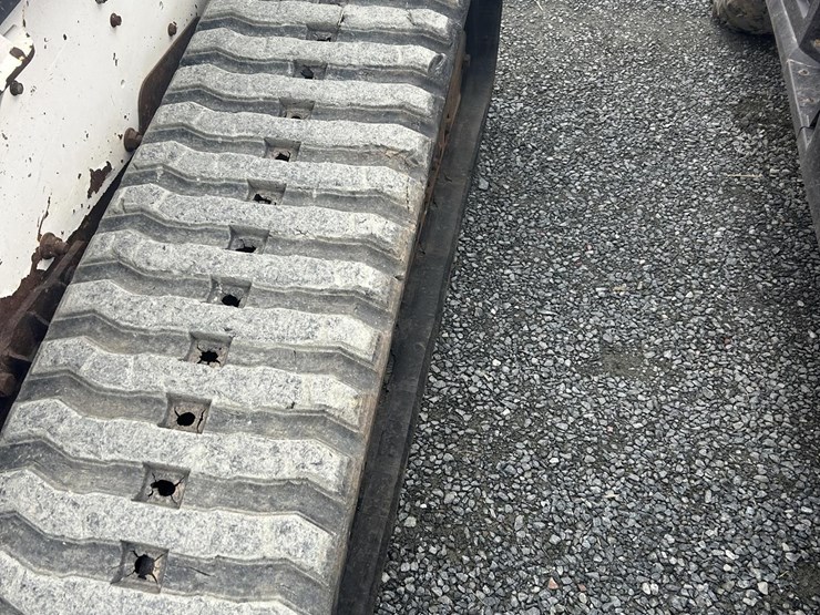 2011-bobcat-t650-image-11