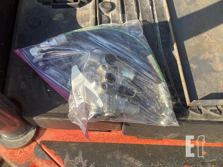 2018-kubota-kx057-4-image-17