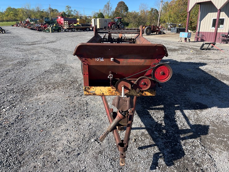 new-holland-327-image-2