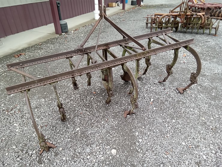 #910-•-11-shank-cultivator-image-1