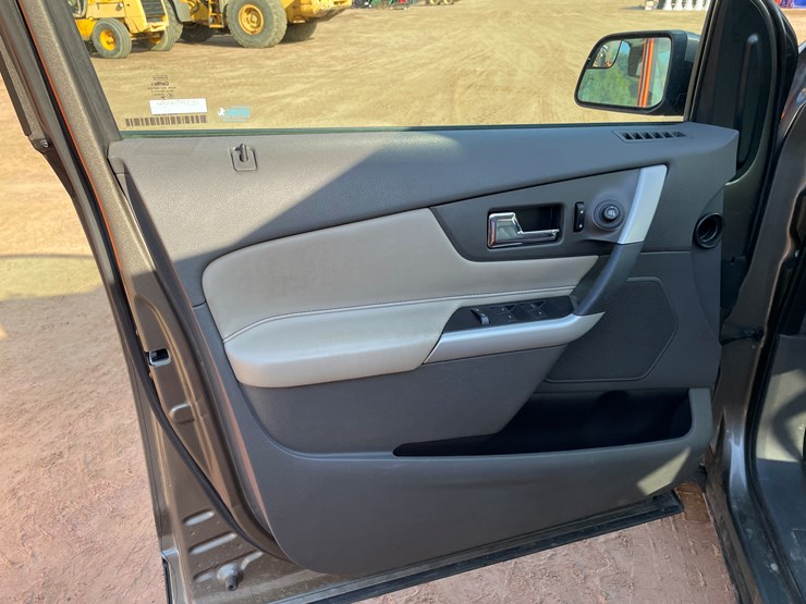 2013-ford-edge-image-29