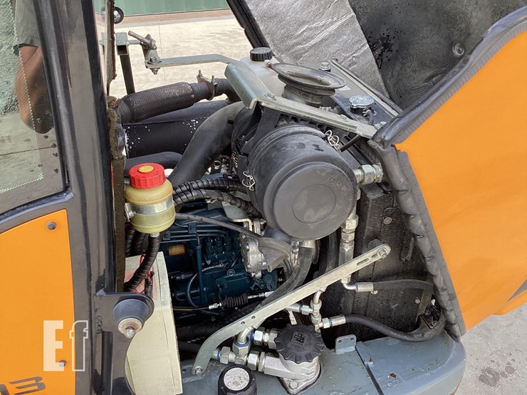 2015-giant-v5003-image-11