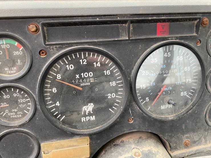 1993-mack-ch613-image-26