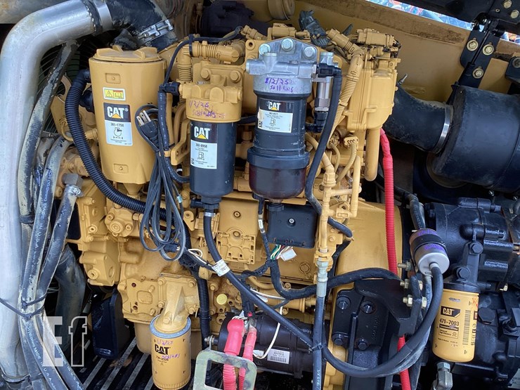 2015-caterpillar-tl1055d-image-11