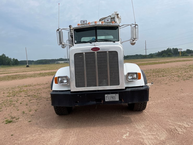 2011-peterbilt-365-image-2